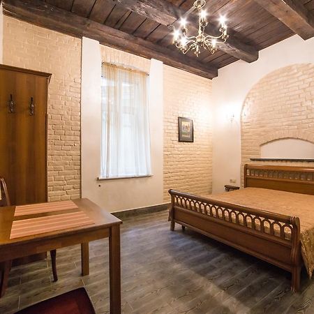 לבוב Apartment On Valova 16-2- 2 Minutes To Market Square מראה חיצוני תמונה