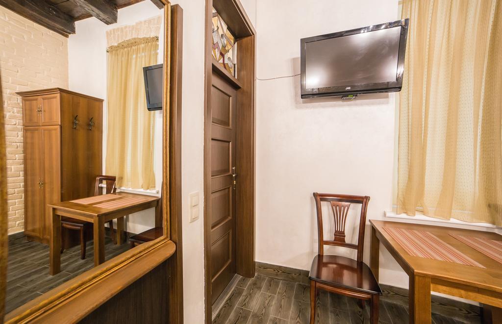 לבוב Apartment On Valova 16-2- 2 Minutes To Market Square מראה חיצוני תמונה