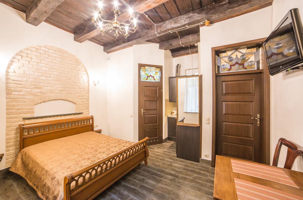 לבוב Apartment On Valova 16-2- 2 Minutes To Market Square מראה חיצוני תמונה