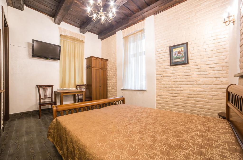 לבוב Apartment On Valova 16-2- 2 Minutes To Market Square מראה חיצוני תמונה